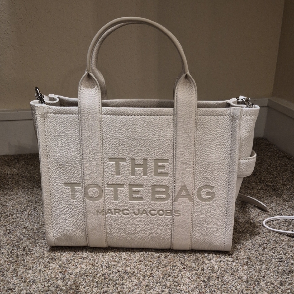 Marc Jacobs Leather The Tote Bag Medium In Color Cotton (White / Cream)